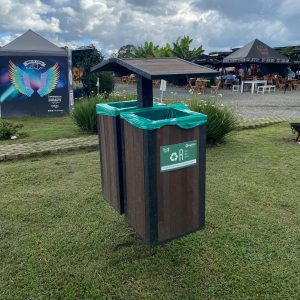 Basurera en Plástico Reciclado - Cerezo Doble