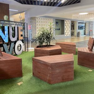 Sala en Madera Plástica – Cedro